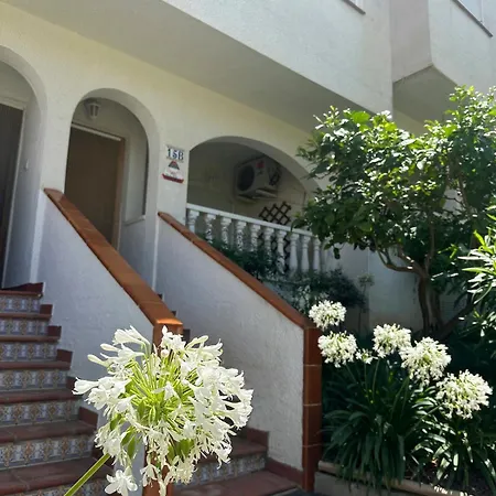 Сasa de vacaciones Junto A La Playa En Urbanización Cerrada *