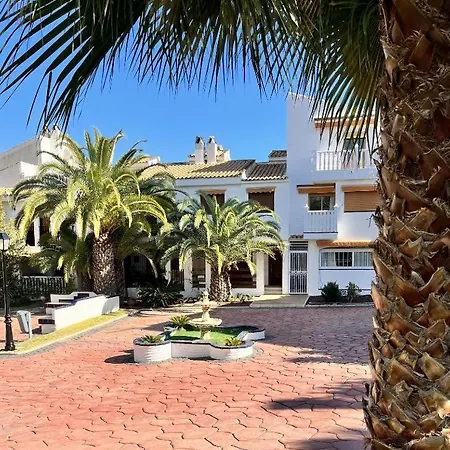 Junto A La Playa En Urbanización Cerrada Puerto Marino